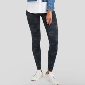 NWT SPANX look at me now leggings size S